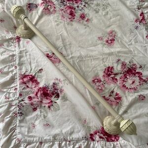 Simply Shabby Chic Cream Floral Roses Towel Bar NEW